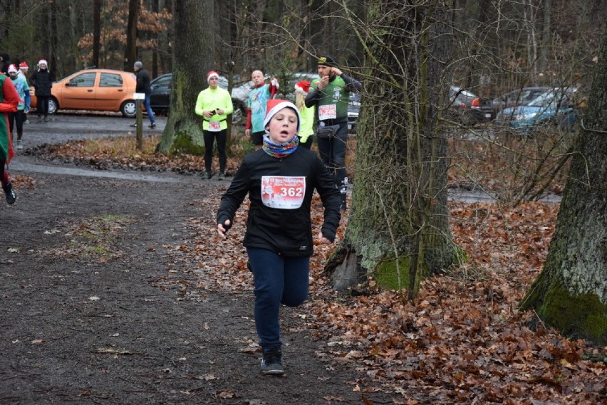 11. Bieg Mikołajkowy 2018 po leśnych terenach Lublińca. Rywalizacja dzieci i młodzieży ZDJĘCIA