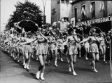 1 maja w Nowym Sączu na archiwalnych zdjęciach. Z okazji Święta Pracy organizowano pochody, które przyciągały tłumy mieszkańców
