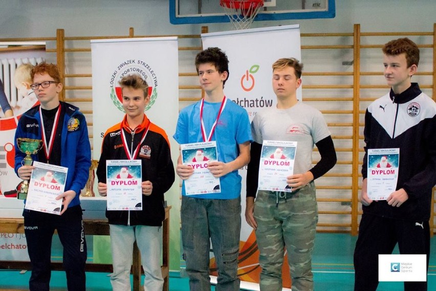 Finał Pucharu Województwa Łódzkiego młodzików w strzelectwie sportowym odbył się w Bełchatowie. Rozegrano też świąteczną rywalizację