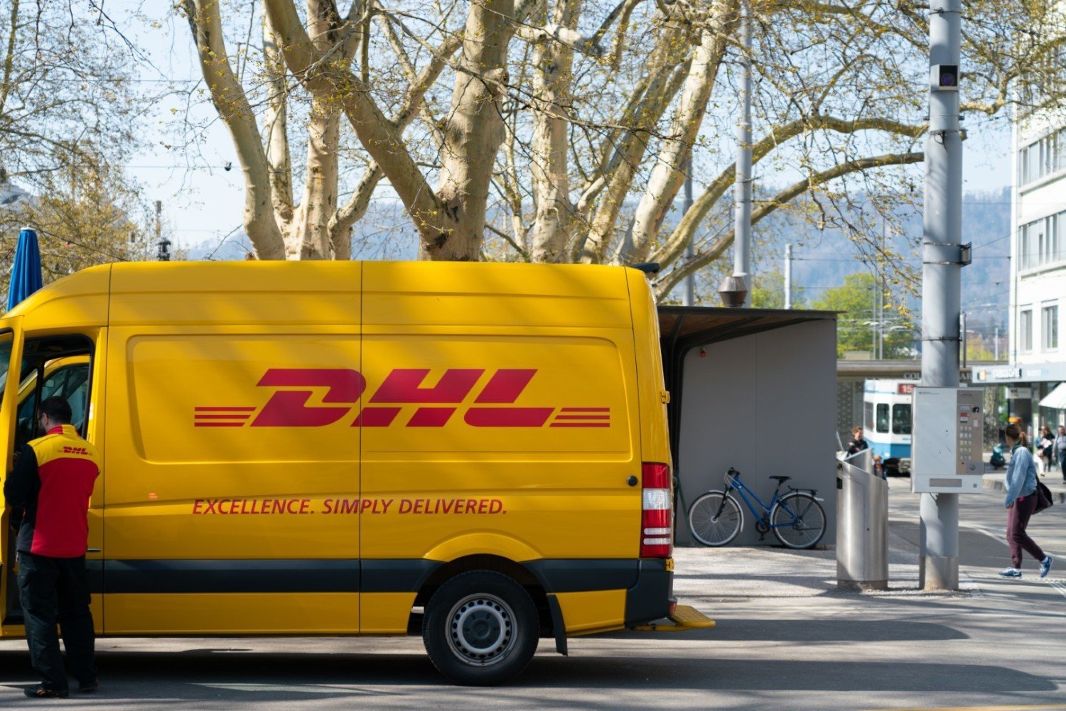 Klienci narzekają na opóźnione dostawy paczek z DHL Kowale. Firma odpowiada  na zarzuty | Gdańsk Nasze Miasto