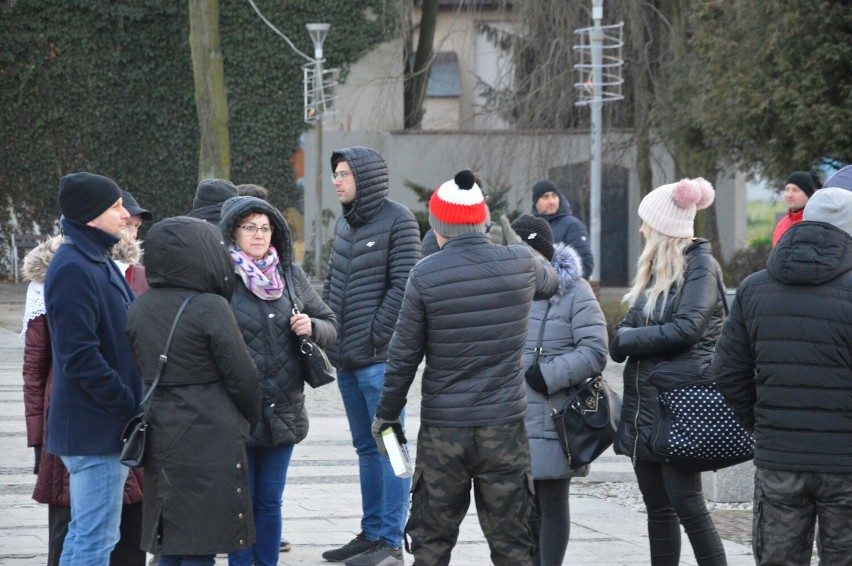 Protest pod hasłem "Stop segregacji sanitarnej" w Bełchatowie na placu Narutowicza