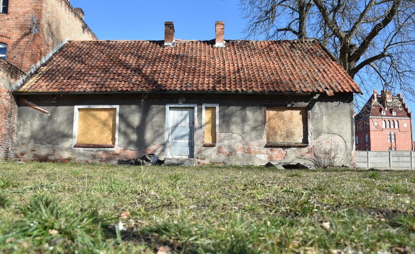 Malbork. Dom na Pasteura można kupić od miasta. To nieduży budynek wpisany do ewidencji zabytków. Może prywatny inwestor zrobi perłę z ruiny