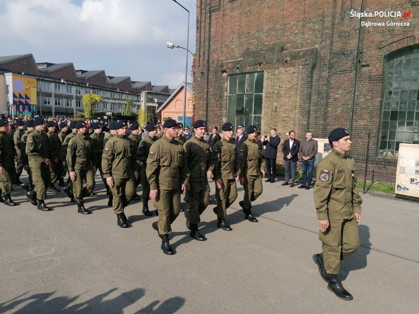 Kadeci klas mundurowych III LO im. gen. Andersa w Dąbrowie...