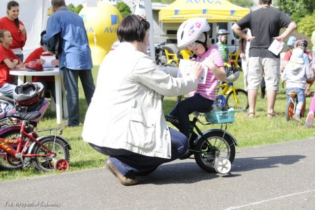 Rowerowy piknik, który odbył się na Kępie Potockiej, zgromadził ...