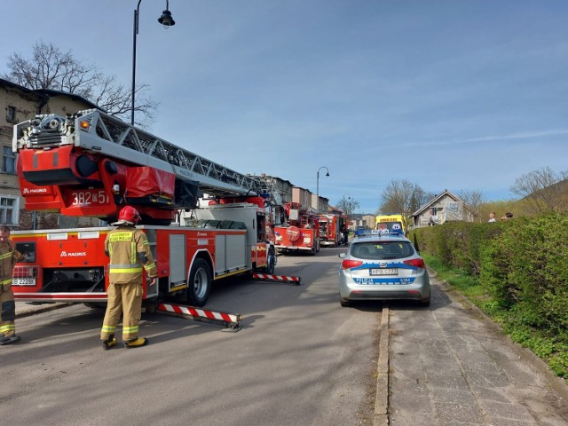 Spłonęło wyposażenie mieszkania nr 6, łącznie około 20 metrów kwadratowych.