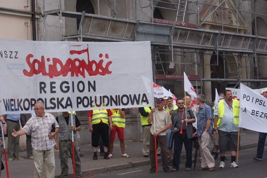 Związkowcy z Solidarności manifestowali w Kaliszu przeciwko...