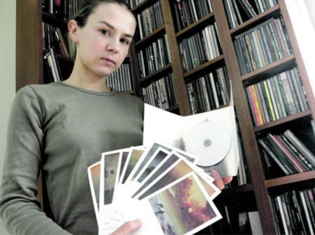 Poznanianka Iwona Żółdak-Stryjska wydała wraz z mężem album, na którym znalazły się nagrania artystów z siedmiu krajów, poświęcone Zdzisławowi Beksińskiemu - FOT. ANDRZEJ SZOZDA