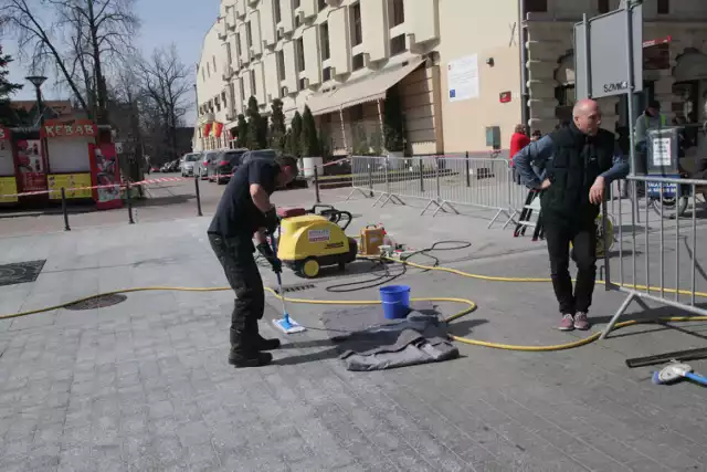 W piątek nałożono warstwę ochronną. Schła pięć godzin