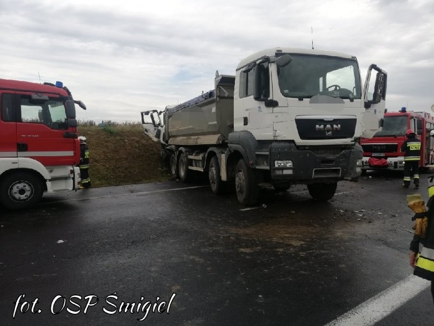 Zderzenie ciężarówek na obwodnicy Śmigla FOTO