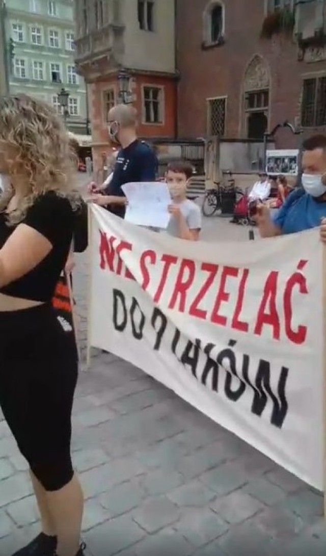 Protest "Niech lecą!" przeciwko rzezi ptaków, wrocławski Rynek 14.08.2020