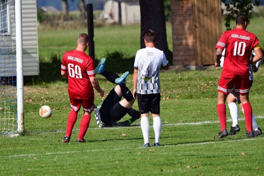 Gwiazda Sypniewo na czele B-klasy, Sebastian Brączyk nie zwalnia tempa [fotogaleria]