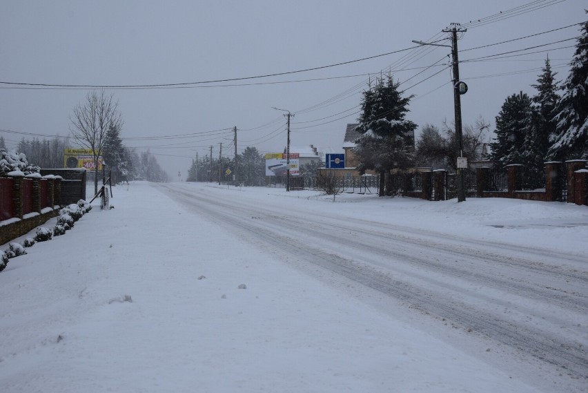 Uwaga, kierowcy! Trudne warunki na drogach w Sandomierzu. Zobacz zdjęcia