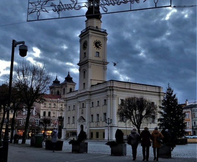 Do niedawna w Lesznie mieszkało więcej mieszkańców niż w całym powiecie leszczyńskim. Na koniec 2023 roku w Lesznie było 58 318 osób zameldowanych na stałe i z pobytem tymczasowym