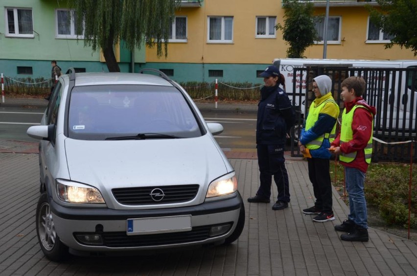 SP nr 1 w Turku: Wręczali kierowcom żółte kartki