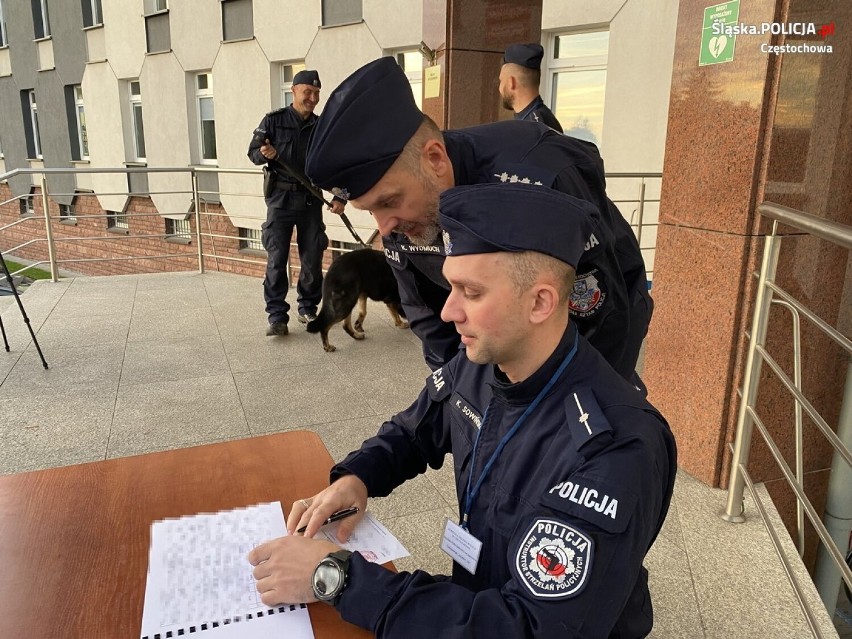 Rezerwiści stawili się w komendzie policji w Częstochowie
