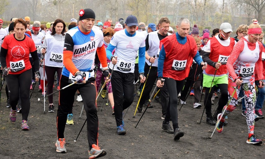 Bieg Niepodległości w Pile: Ponad stu miłośników nordic walking pokonało trasę 3 km. Zobaczcie zdjęcia