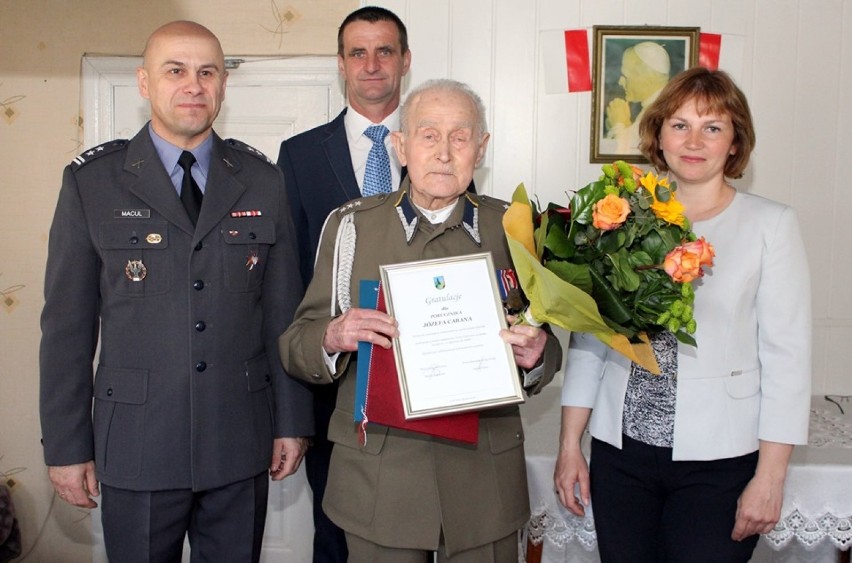 Gmina Postomino: 104-letni weteran awansowany do stopnia porucznika [ZDJĘCIA]