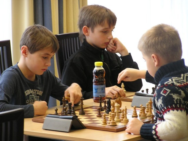 Szachy to gra, która uczy m.in. cierpliwości. Jaworski Ośrodek Kultury przyjmuje zapisy na zajęcia szachowe.