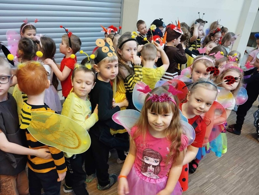Przedszkolaki z gminy Ujazd poznają świat owadów. Ekologiczny projekt "Buczy, brzęczy, bzyka. Czyja to muzyka?"