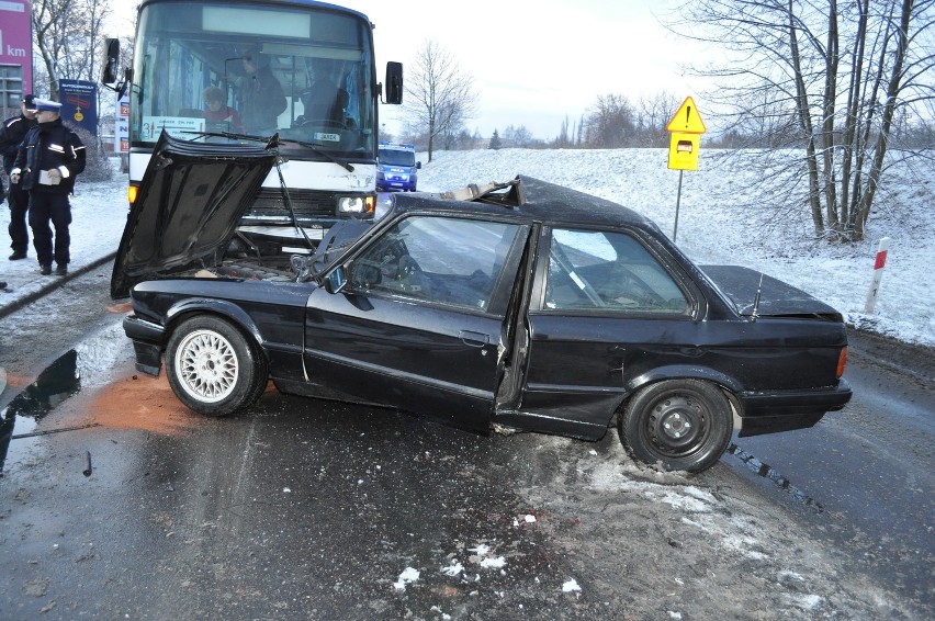 Pruszcz Gd. Zderzenie autobusu z osobówką na ul. Grunwaldzkiej. Były utrudnienia w ruchu