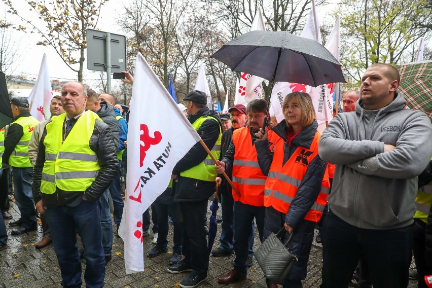 Hutnicy protestowali przeciwko wygaszeniu wielkiego pieca [ZDJĘCIA]