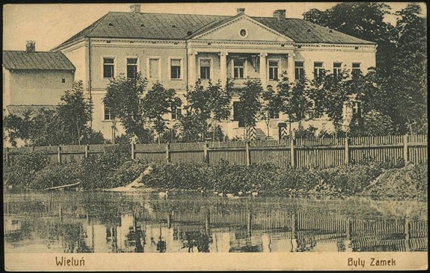 Otwarte 10 października 1926 r. muzeum mieściło się w...