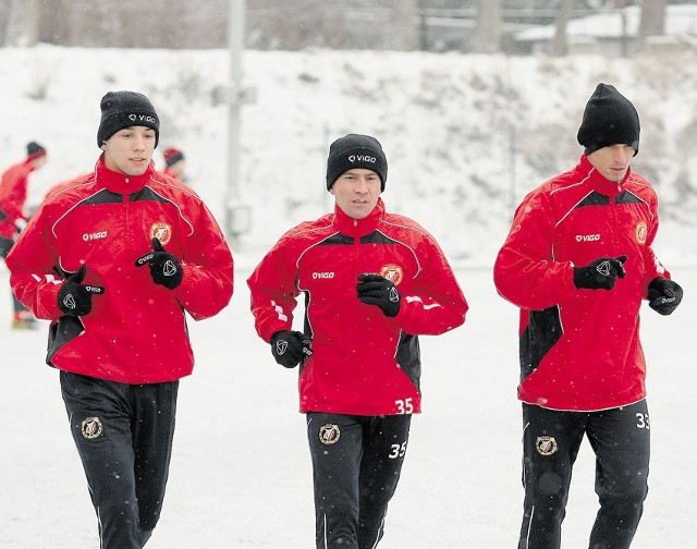 Marcin Kaczmarek (w środku) już z nowymi kolegami z Widzewa