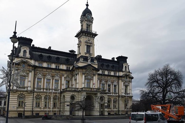 Budynek ratusza powstał pod koniec XIX wieku według projektu Jana Perosia. Ratusz został zaprojektowany w stylu eklektycznym z neorenesansowym i neobarokowym wnętrzami