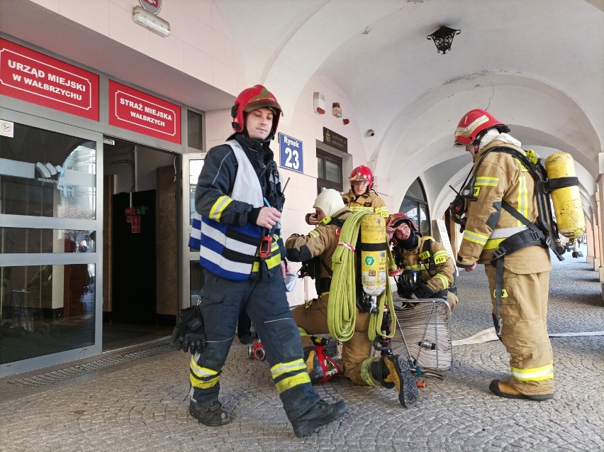 Pożar w budynku Straży Miejskiej i ITS w Wałbrzychu....