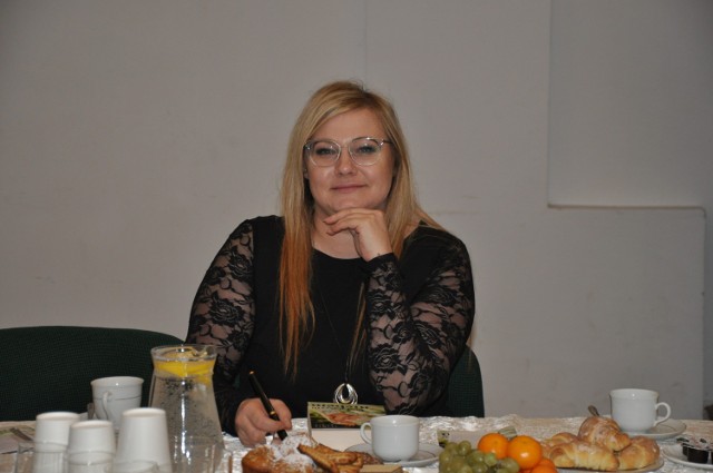 Sylwia Kubik podczas autorskiego spotkania w Dzierzgoniu