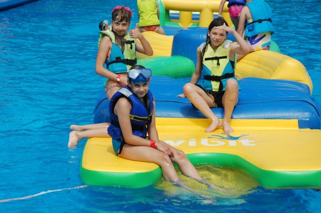 Zabawy na zduńskowolskim basenie były jedną z ostatnich atrakcji pierwszego turnusu Wakacji z Lokatorem