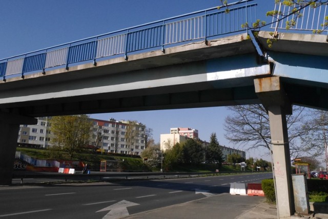 Ruch na krajowej trójce wznowiony. Kładka zabezpieczona