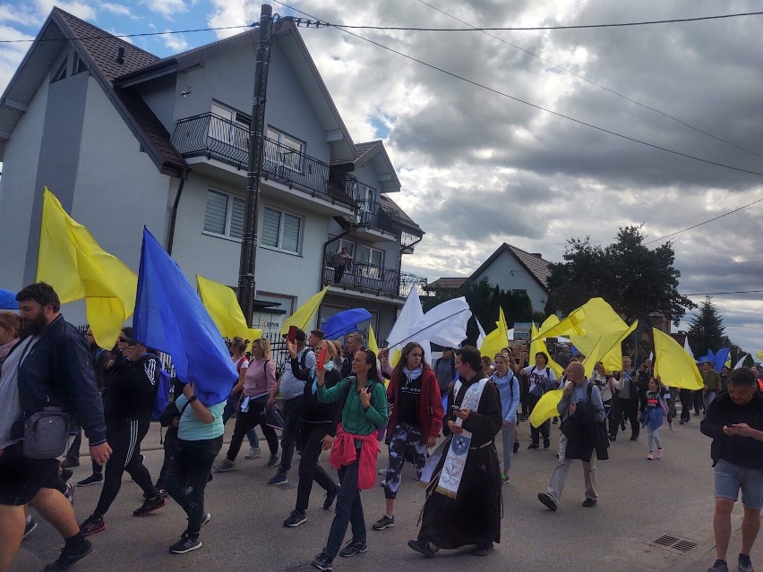 Pielgrzymka do Swarzewa. Na odpust Narodzenia NMP udali się m.in. wierni z Wejherowa z parafii pw. Św. Anny. Zdjęcia czytelnika