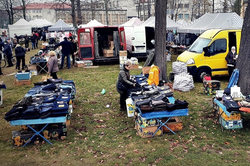 Handel w tymczasowym miejscu w Złoczewie. Niebawem powrót na odremontowane miejskie targowisko ZDJĘCIA