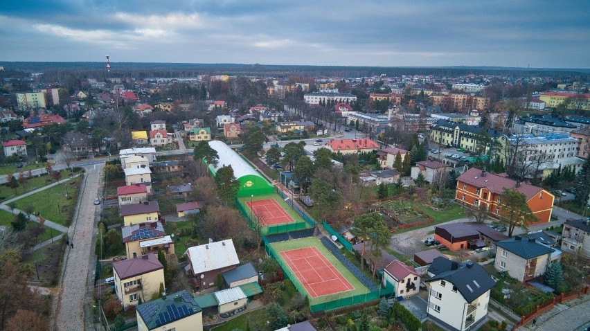 Remont kortów tenisowych w Starachowicach zakończony. Prezentują się wspaniale [ZDJĘCIA]