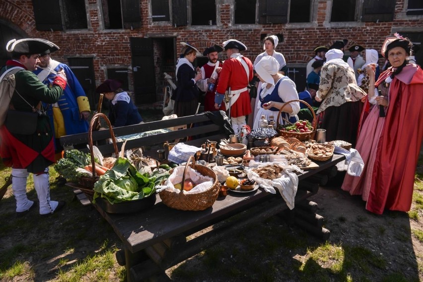 Majówka z Twierdzą Wisłoujście. Od 1 maja miejsce ponownie otwarte dla mieszkańców i turystów [zdjęcia]