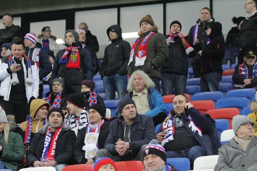 Górnik Zabrze - Arka Gdynia. Tak było na trybunach

Zobacz...