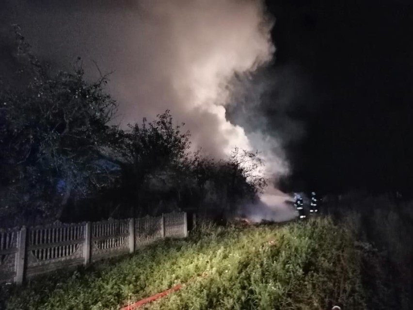 Pożar stodoły w Baninie - spłonęło ok. 30 ton słomy i 90 ton ziarna