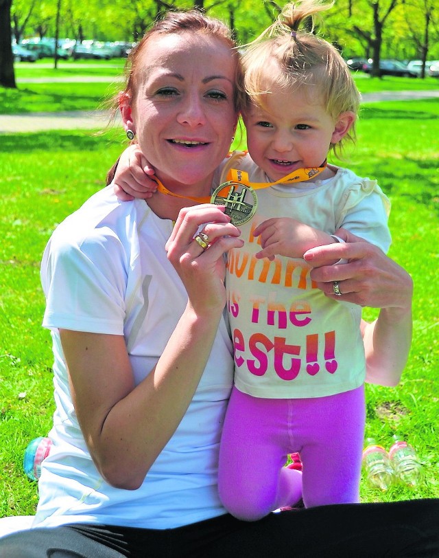 Dominika Nowakowska z córeczką Kaliną cieszy się z dobrego startu w Berlinie