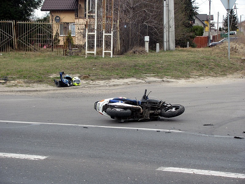 Kalisz: Motorowerzysta zderzył się z audi. ZDJĘCIA