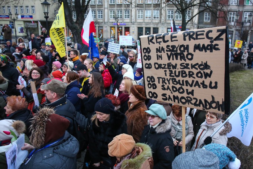 Międzynarodowy Strajk Kobiet. Manifa w Gdańsku [ZDJĘCIA, WIDEO]