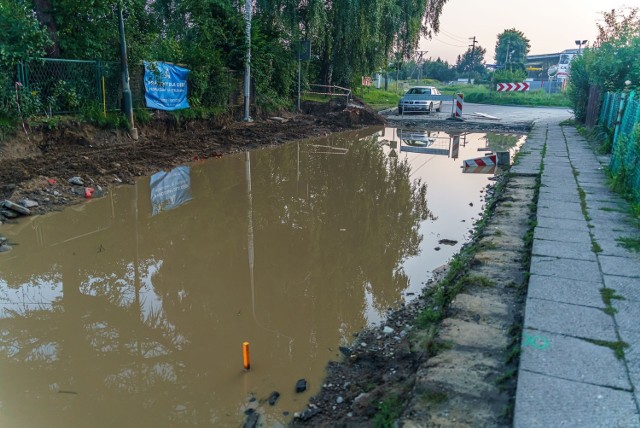 Remont ul. 29 listopada w Nowym Sączu zakończy się pod koniec września. Są opóźnienia, mieszkańcy skarżą się, że prace nie idą płynnie