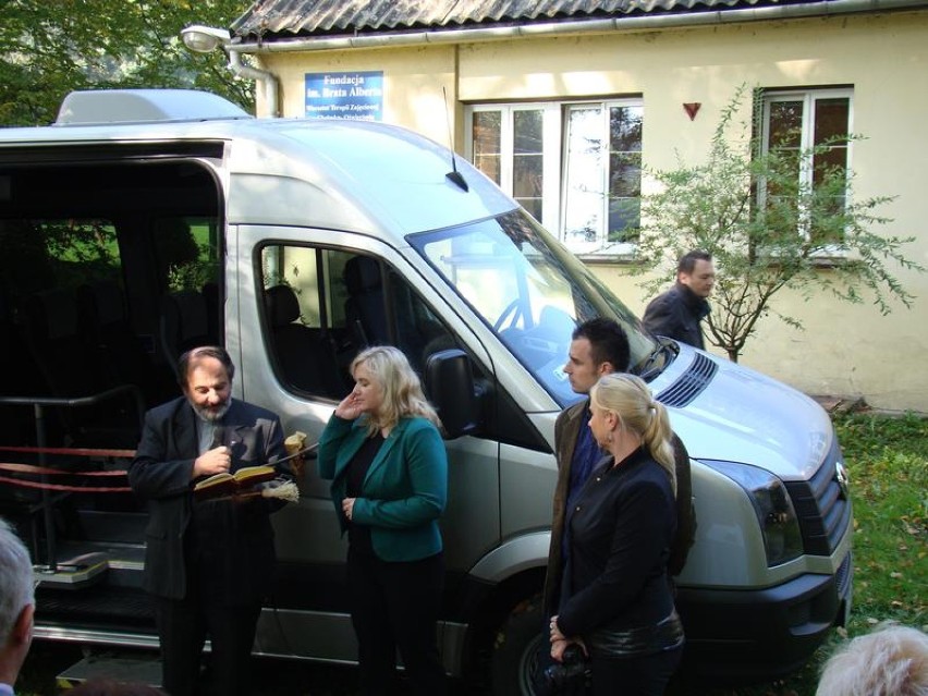 Warsztat Terapii Zajęciowej w Chełmku ma nowy autobus do przewozu niepełnosprawnych