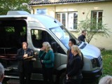 Warsztat Terapii Zajęciowej w Chełmku ma nowy autobus do przewozu niepełnosprawnych