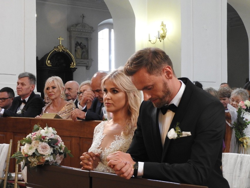 Natalia Mancewicz wyszła za mąż. Na weselu było kilkaset osób! Siostra Miss Polonii gości przyjęła w nowej stodole weselnej [ZDJĘCIA]