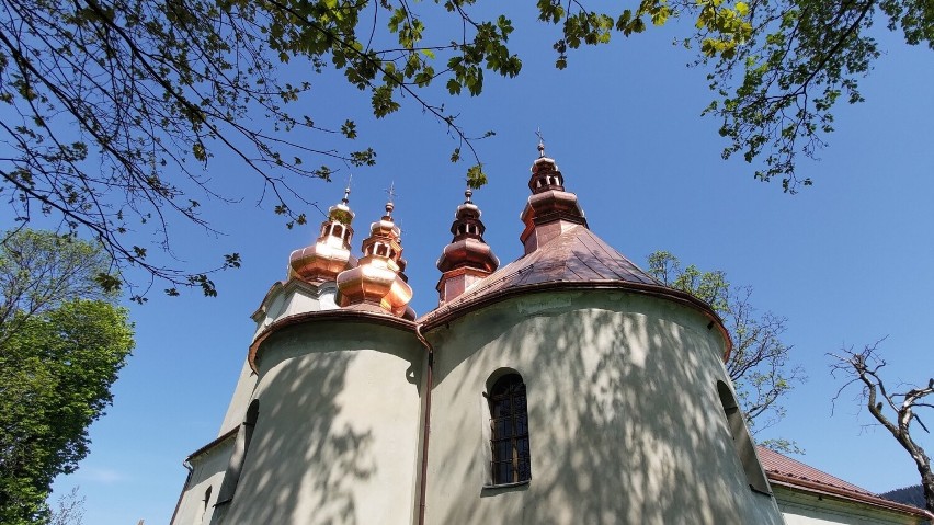 Nowy miedziany dach na XVIII-wiecznej cerkwi w Łabowej zachwyca i chroni nietoperze