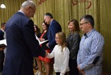 Stypendia dla najlepszych młodych uczniów Kraśnika. Burmistrz rozdawał dyplomy i nagrody (ZDJĘCIA)