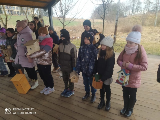 W sobotę za wieszanie budek lęgowych zbiorowo zabrali się mieszkańcy Starego Lasu w gminie Głuchołazy.