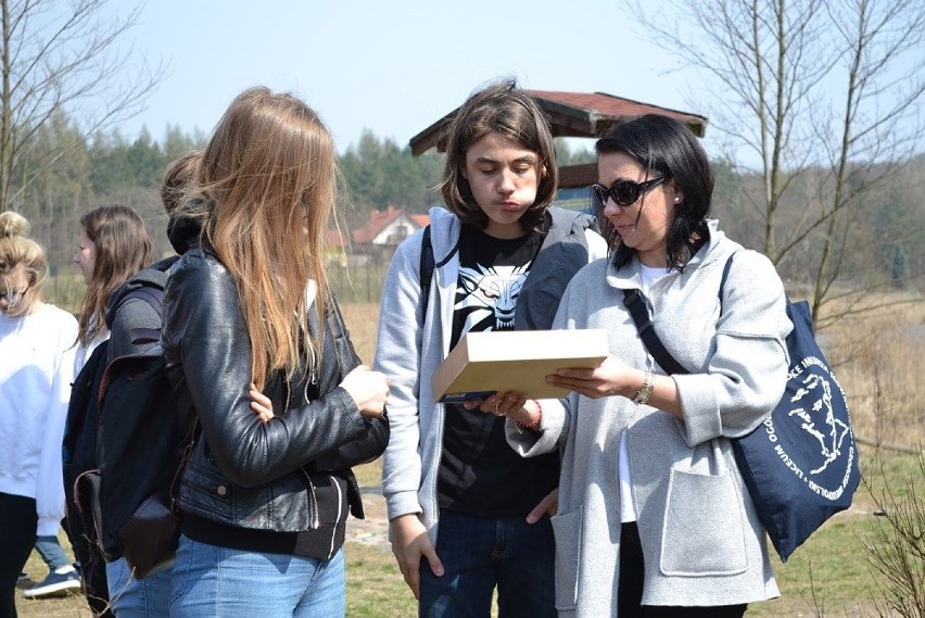 Grodziscy licealiści na zajęciach w Centrum Edukacji Leśnej w Łysym Młynie w Biedrusku [ZDJĘCIA]