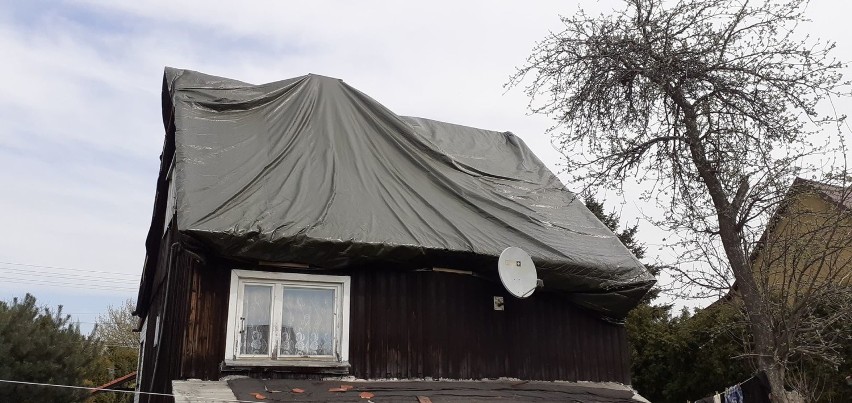 Pożar w Sosnowcu zniszczył część dachu oraz poddasze domu...